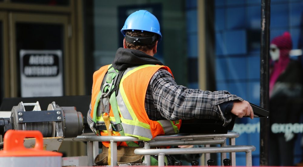 ppe-in-the-workplace-blog-construction-worker